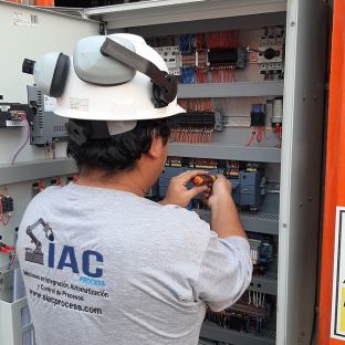 Empresa con 10 años de experiencia en Programacion PLC de todas las marcas