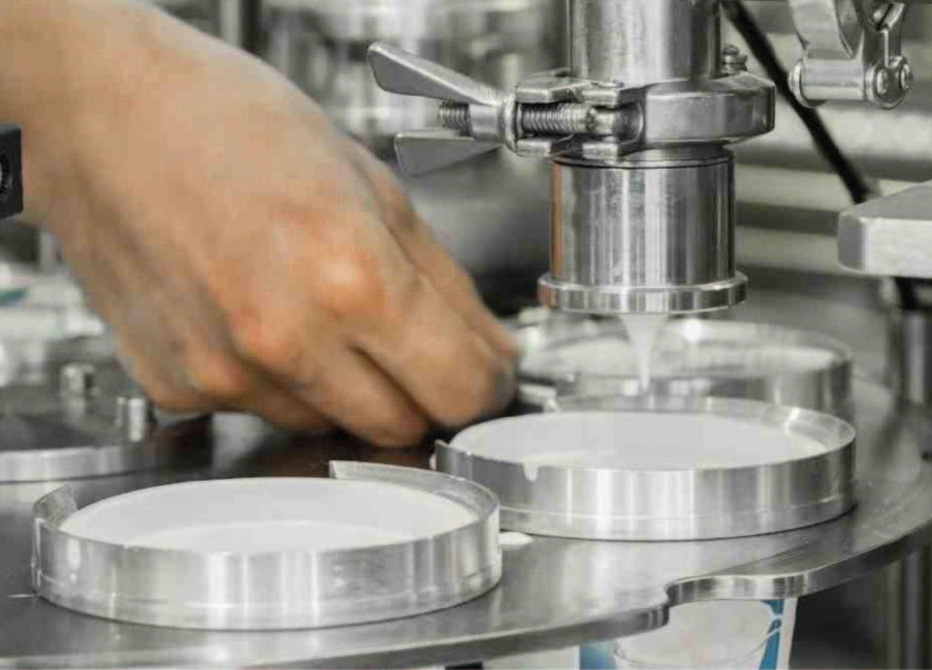 Diseño y Automatización de una Máquina Envasadora Rotativa