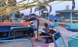 Automatización de juego mecánico Twister para un parque de atracciones