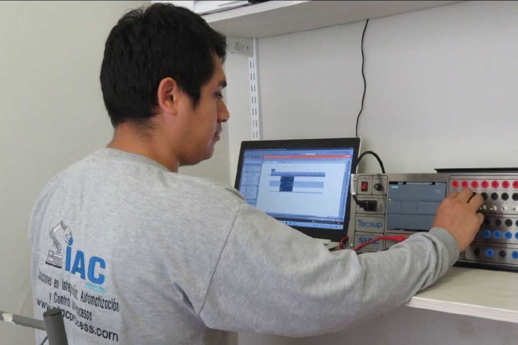 Fabricación de módulo educativo plc para universidades e institutos