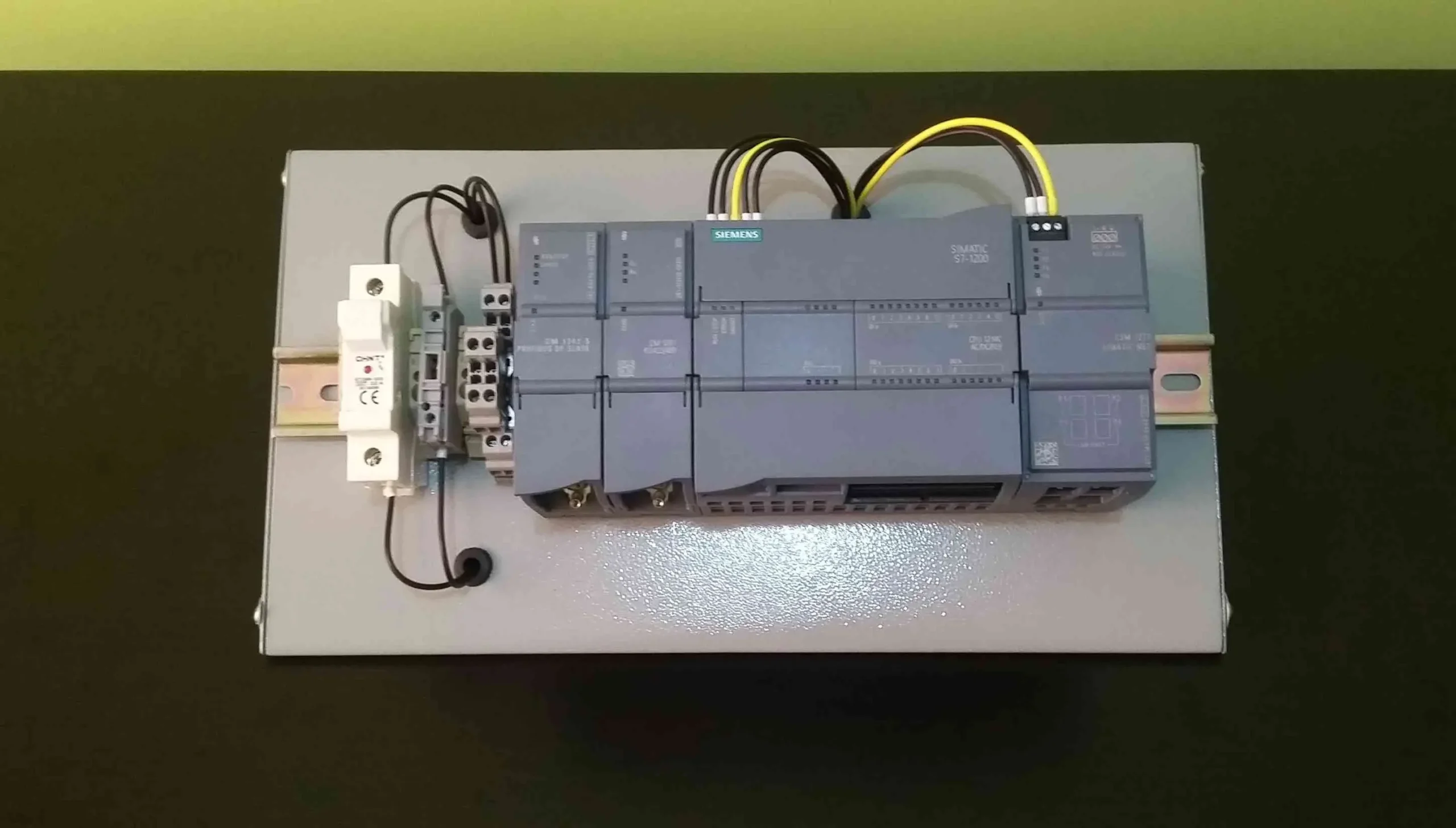 Módulo didáctico plc con plc siemenes s7-1200