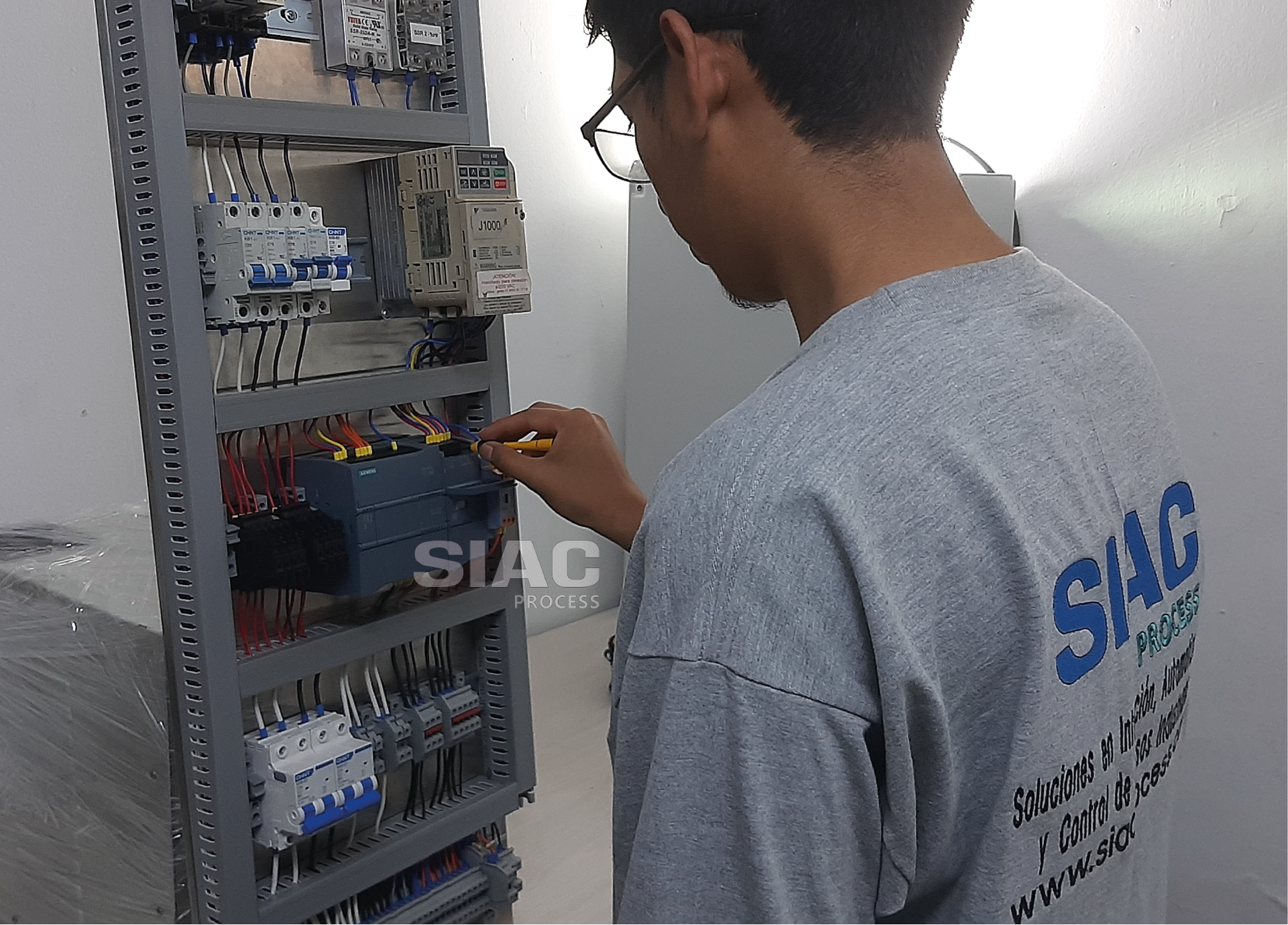 Reprogramación PLC: el servicio que necesitas cuando tu máquina deja de responder